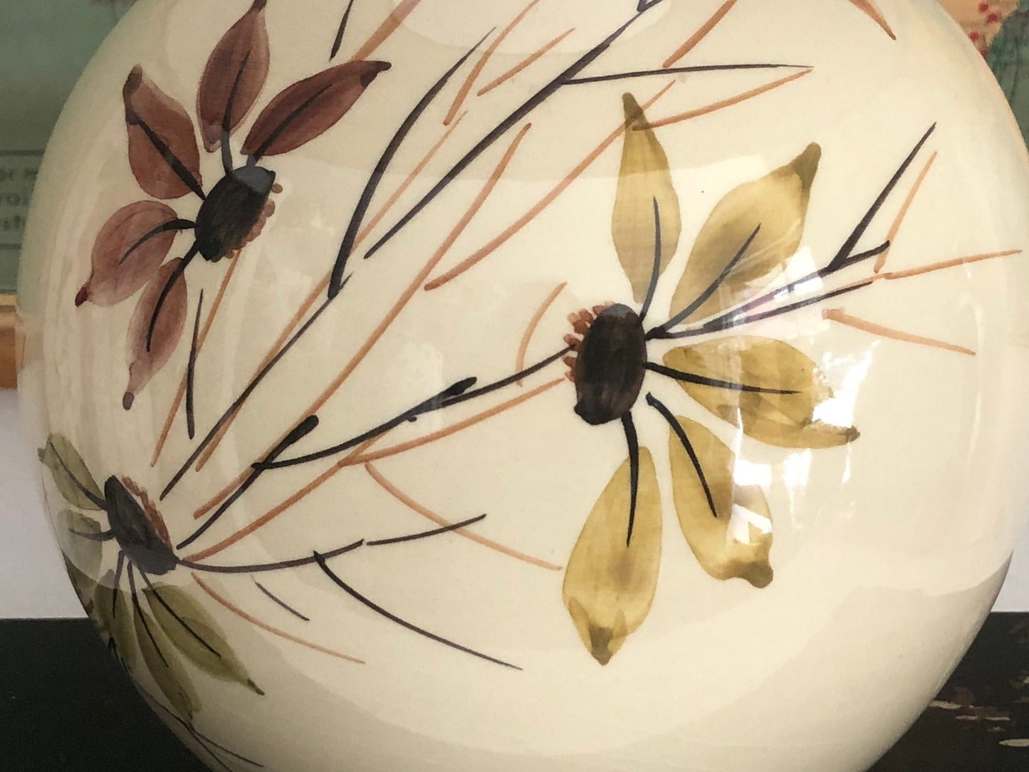 Empire linen leaf table lamp