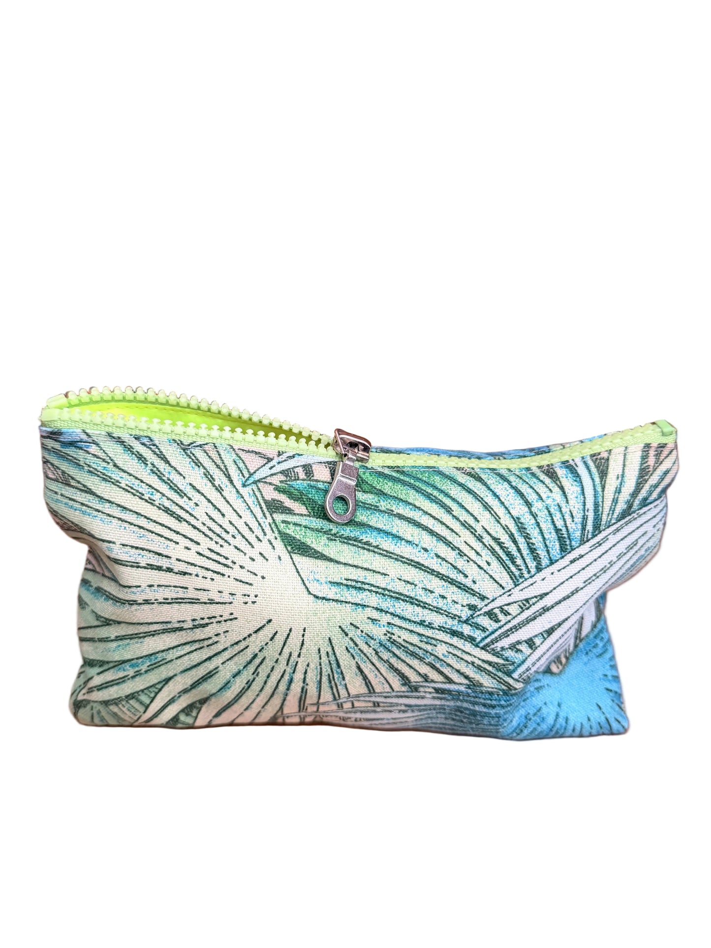 Pouch with palm leaf pattern 
