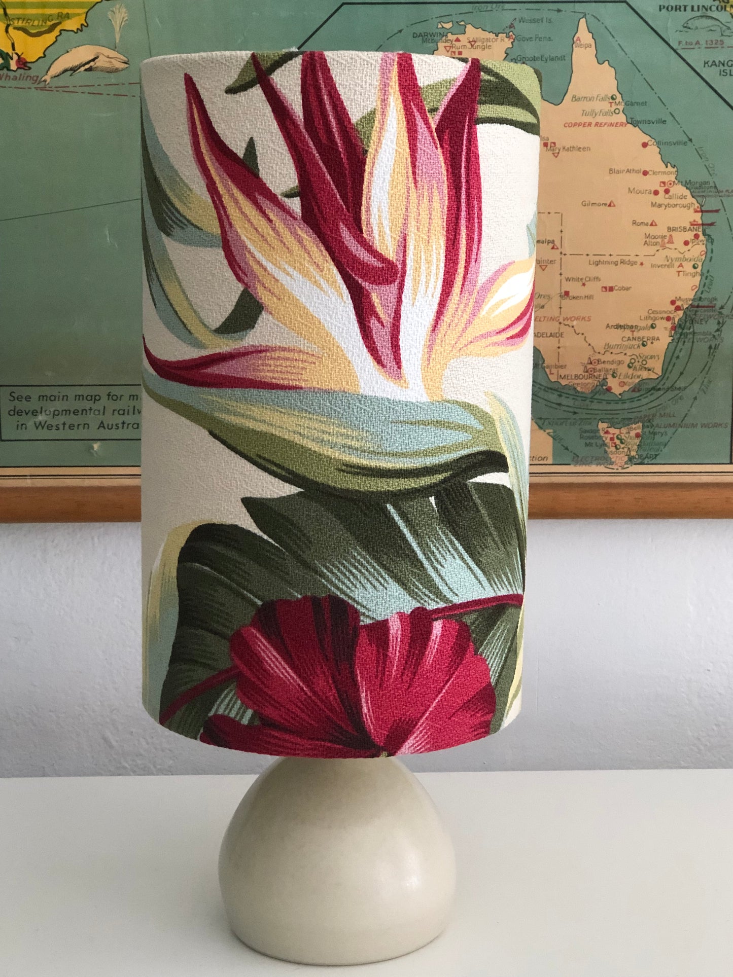AJ Pearl Hibiscus Lamp