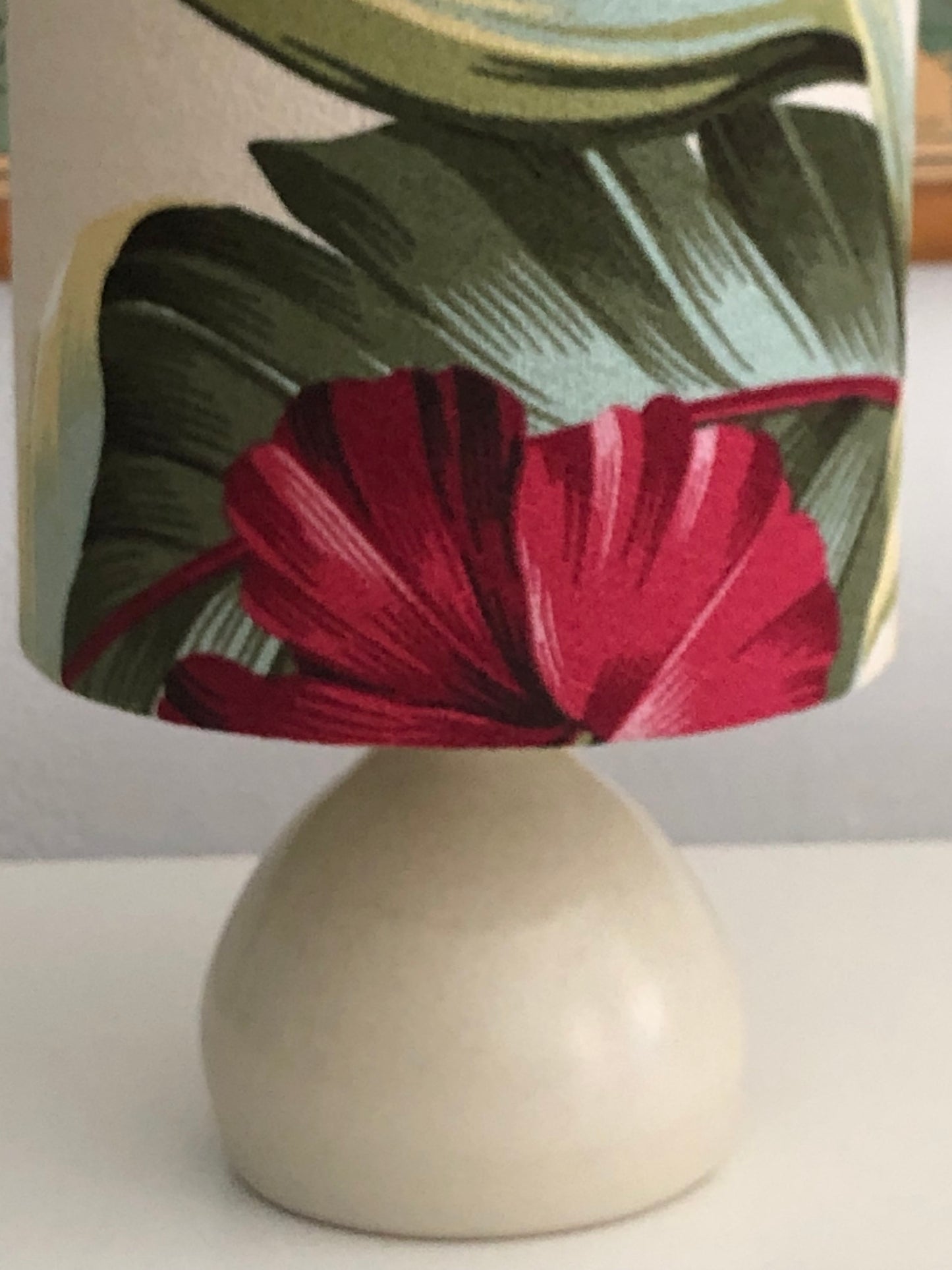 AJ Pearl Hibiscus Lamp