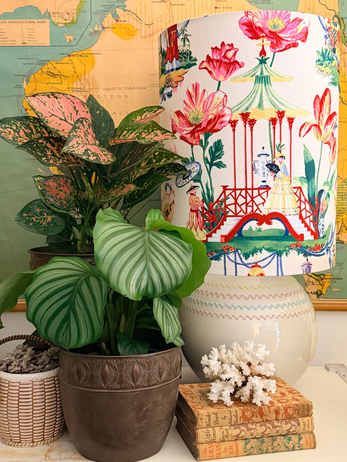 Chinoiserie textured lamp