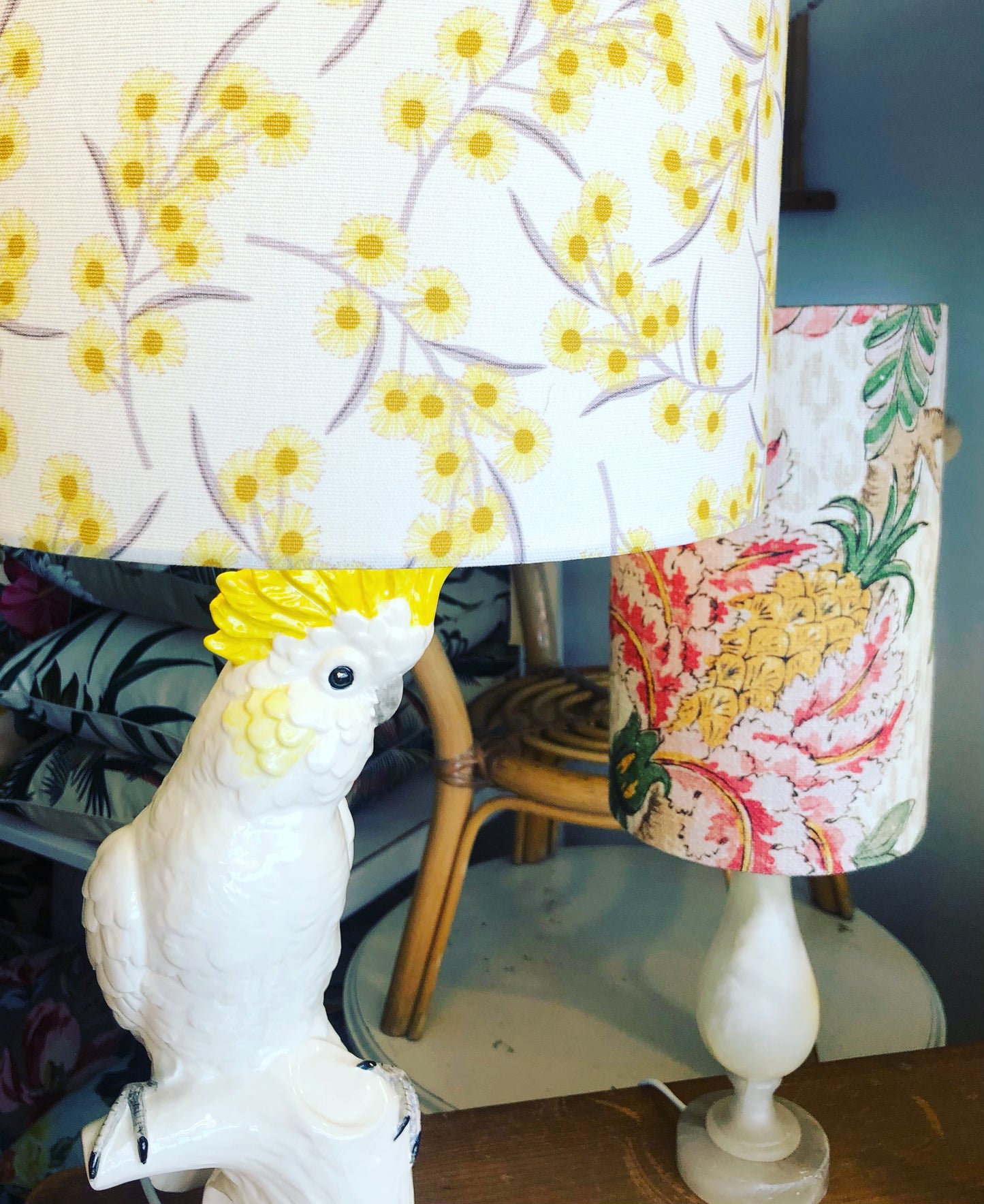 Little brother cockatoo table lamp