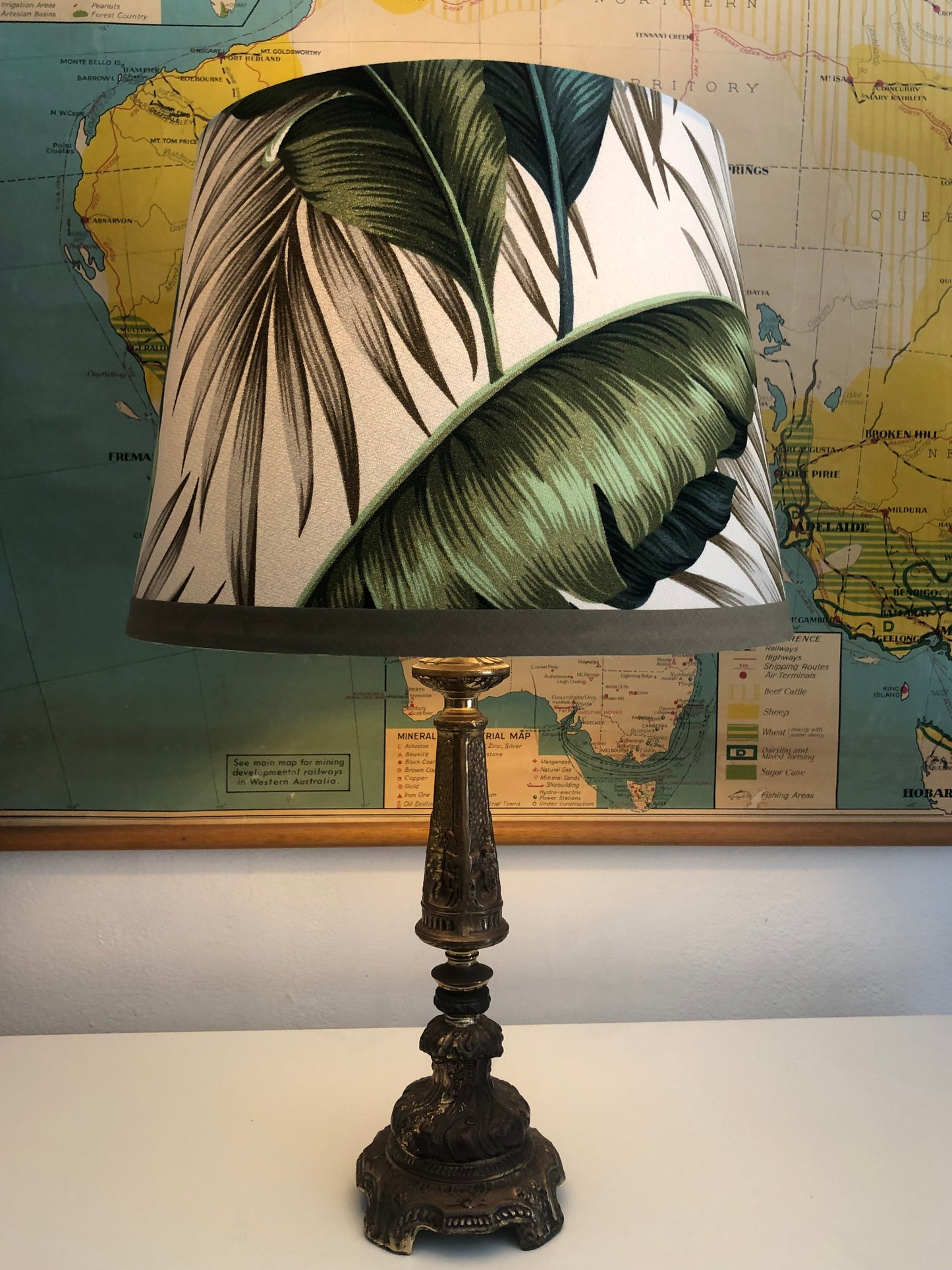 Empire banana leaf shade