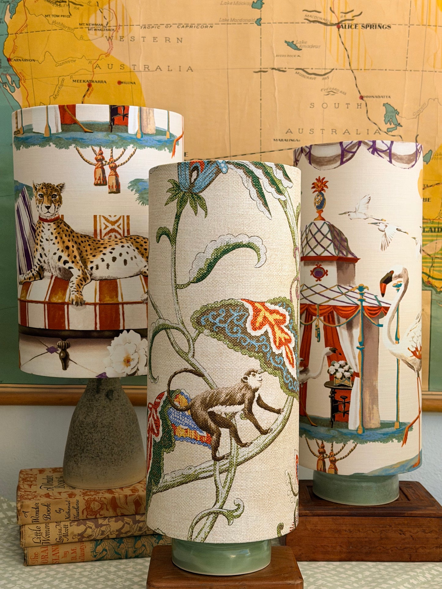 Circle monkey lamp