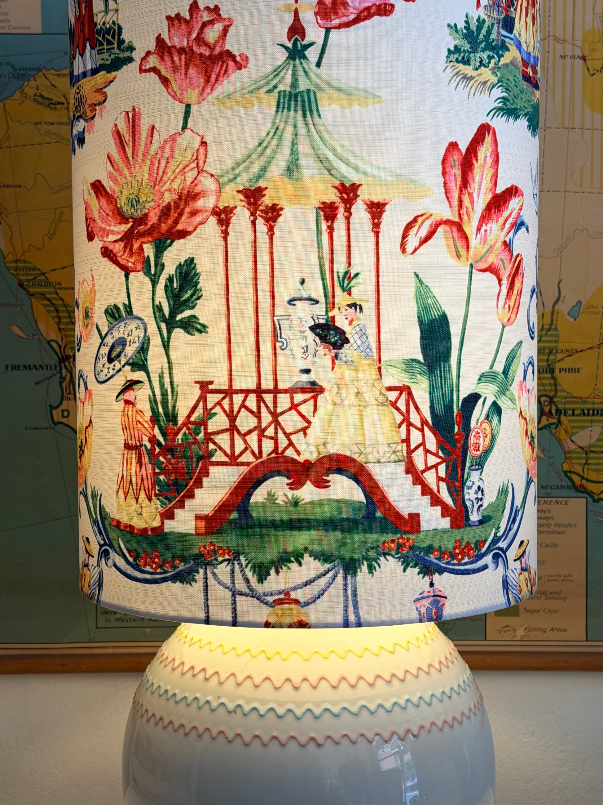 chinoiseire ceramic lamp