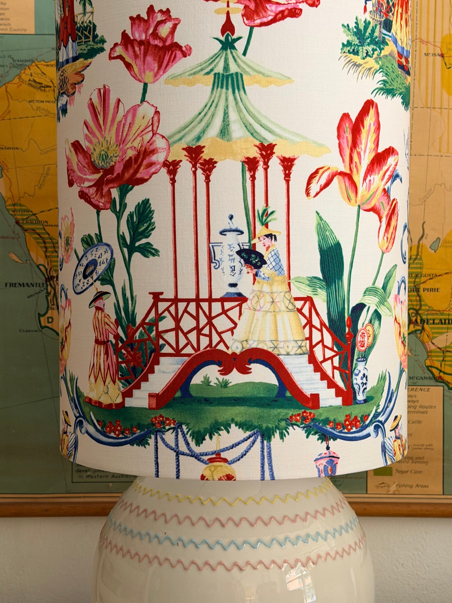 chinoiseire ceramic lamp