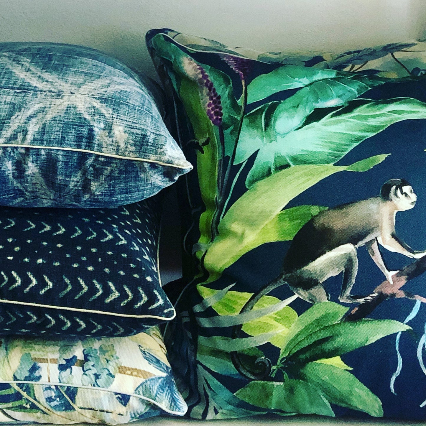 Jungle oasis navy cushion